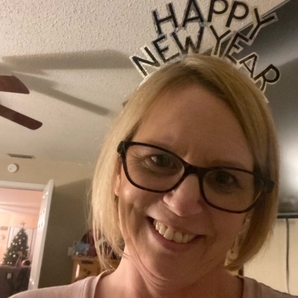 Meet your Posher, Melissa - Picture 2 of 2